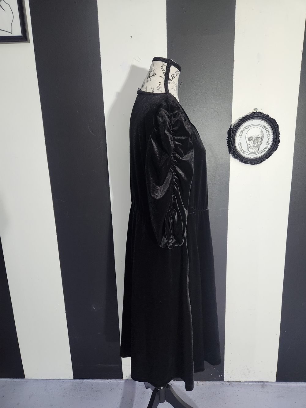 Spiderweb Black Velvet Dress with Decorative Trim - Picture 2 of 5